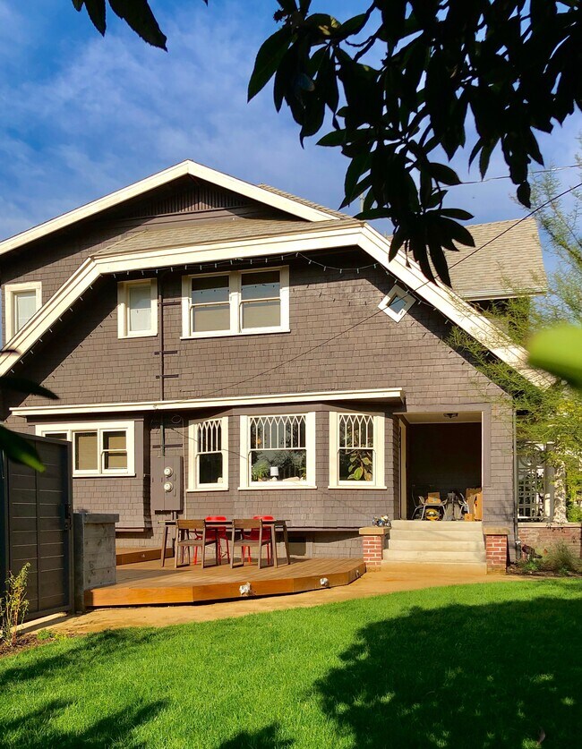 Building Photo - 405 N Avenue 66