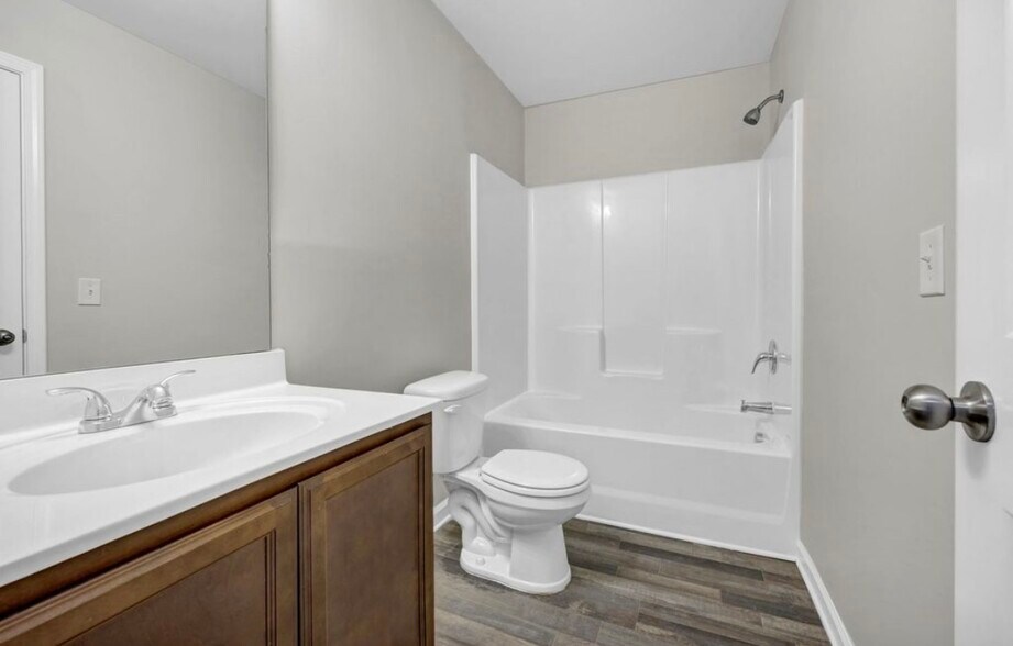 Building Photo - 112 Tybo Dr