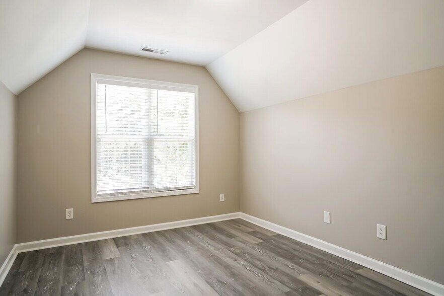 Building Photo - 8137 Marshall Brae Dr