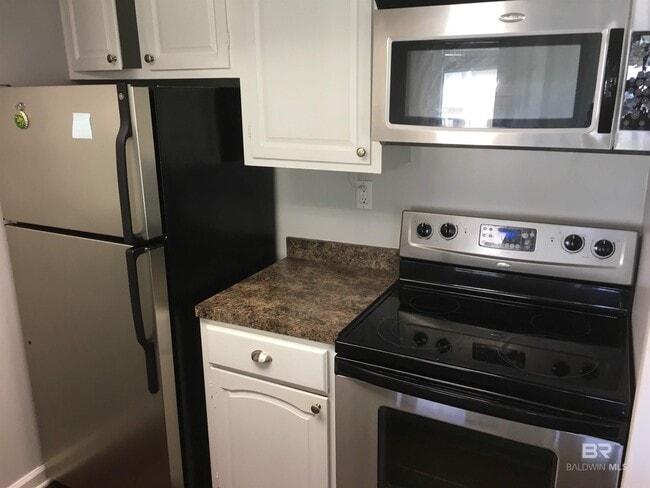 Building Photo - 2066 Sea Cliff Dr N