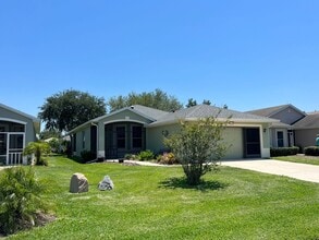 Building Photo - Gorgeous 3 bedroom, two bathroom home in 5...