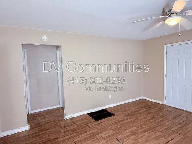 Building Photo - 986 22nd Ave S