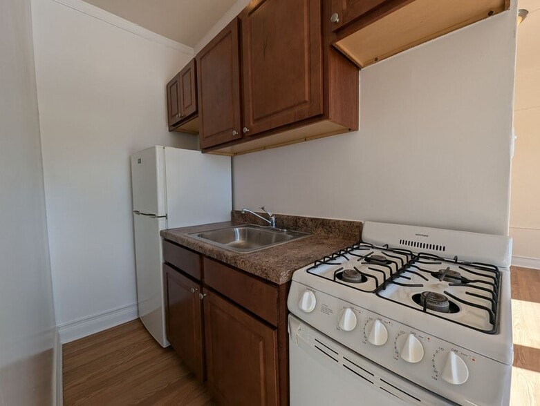 Building Photo - 5417 N Kenmore Ave