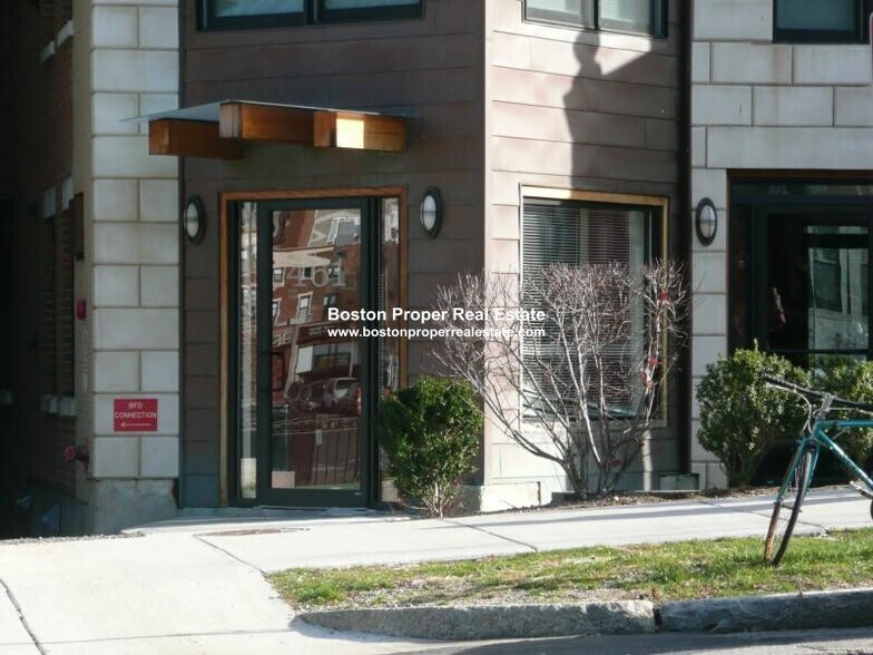 Building Photo - 461 Park Dr