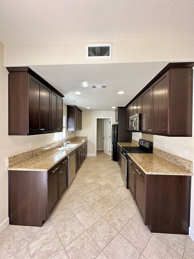 Building Photo - 1154 Galeria Cir