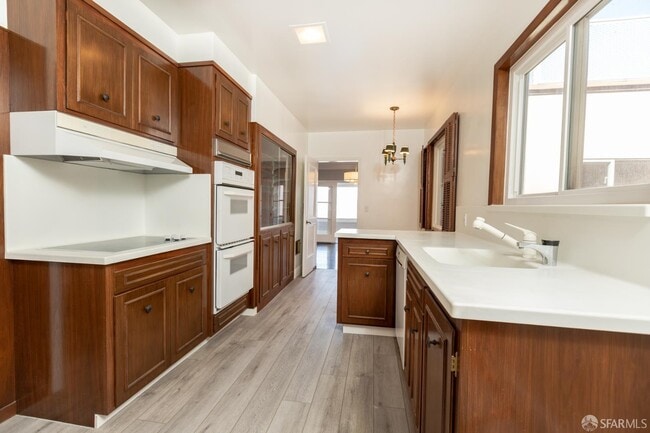 Building Photo - 874 Green St