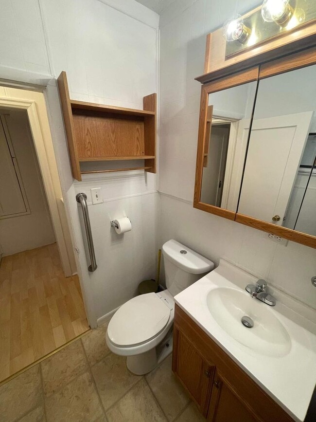 Building Photo - Cute, Centrally located House