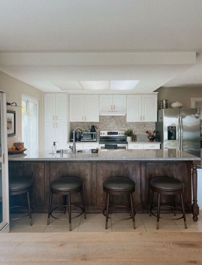 Building Photo - Move-In Ready 3 Bedroom Home with Bonus Ro...