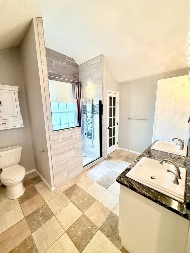 Building Photo - Bent Tree Subdivision - 4 BR - 2 Living Areas - 3 Car