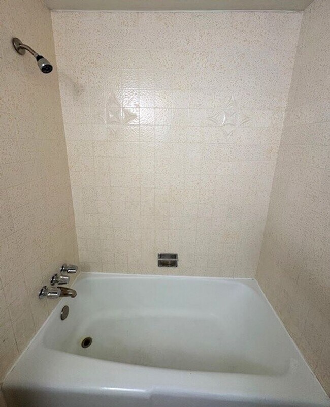Building Photo - 2 Bedroom Apartment in Holladay!