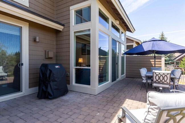 Building Photo - 10576 Village Loop