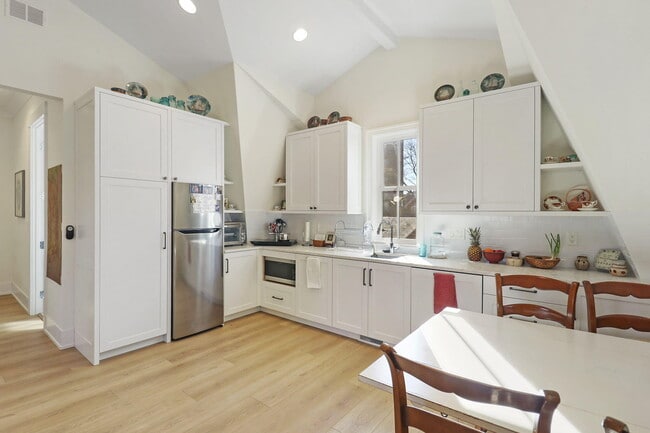 Building Photo - 3 N Walworth Ave