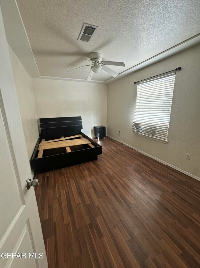 Building Photo - 12176 Dos Rios Dr