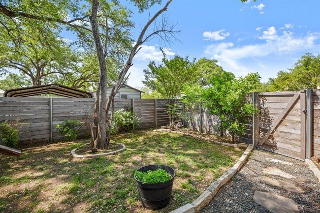 Building Photo - 1184 Navasota St
