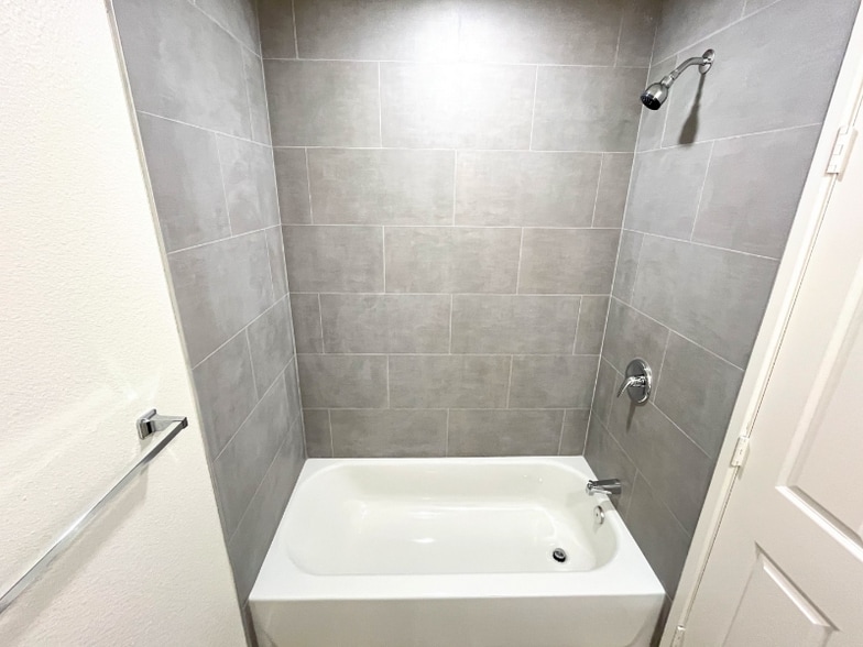 Building Photo - 5769 Eugene St