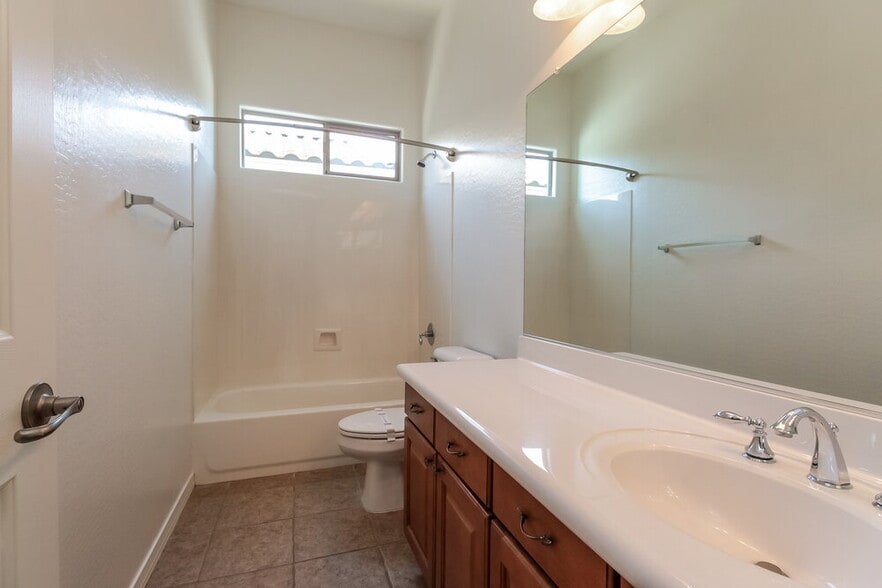 Building Photo - 4626 S Marble St