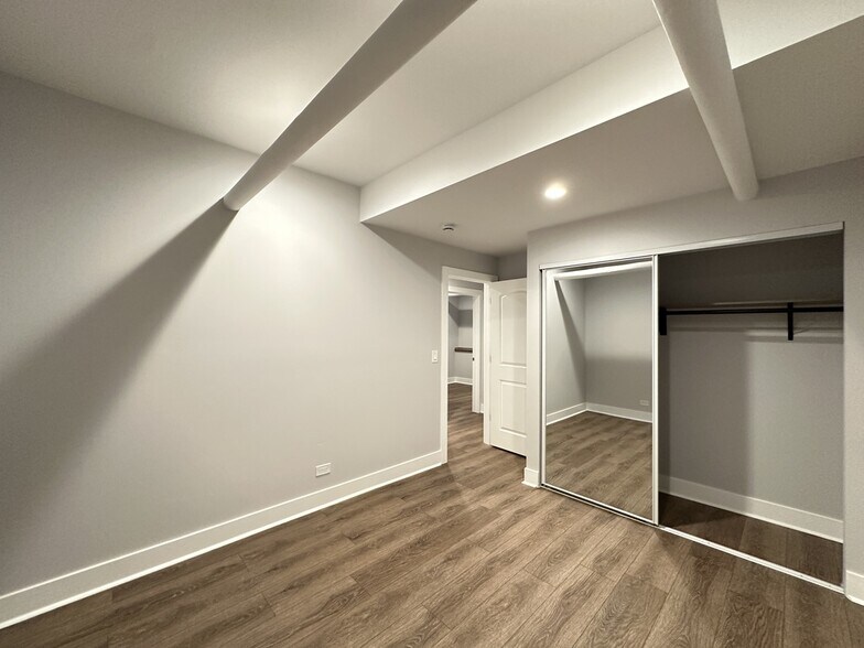 Building Photo - 5008 N Springfield Ave