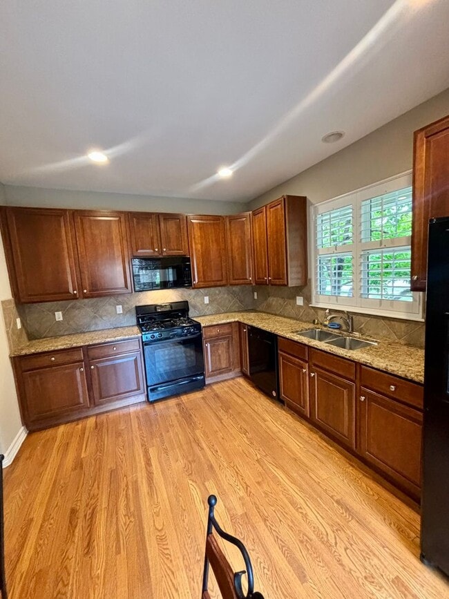 Building Photo - 8890 Tappy Toorie Cir