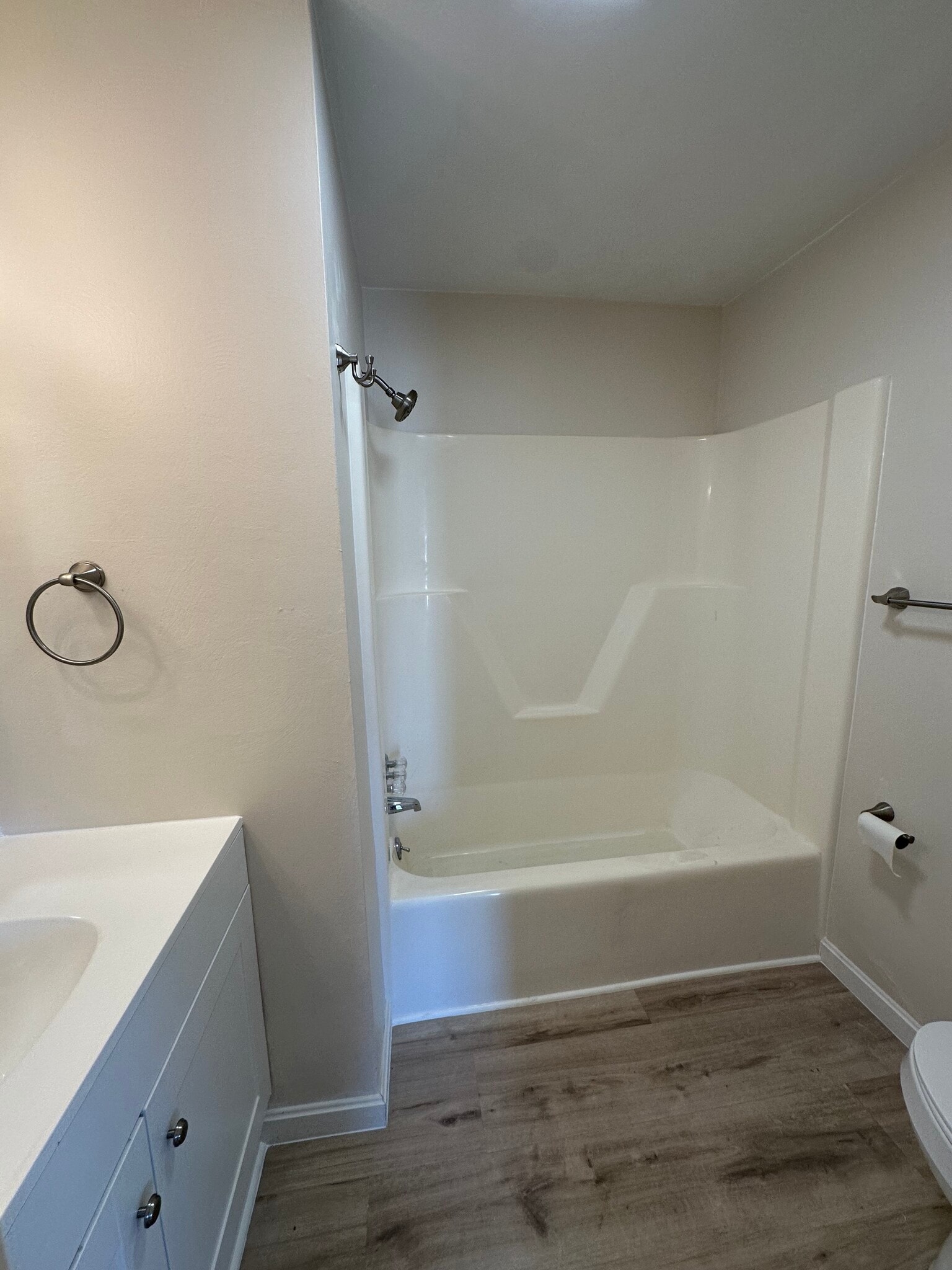BATHROOM - 2218 Midland Dr