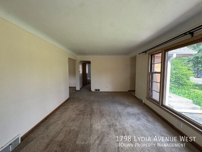 Building Photo - 1798 Lydia Ave W