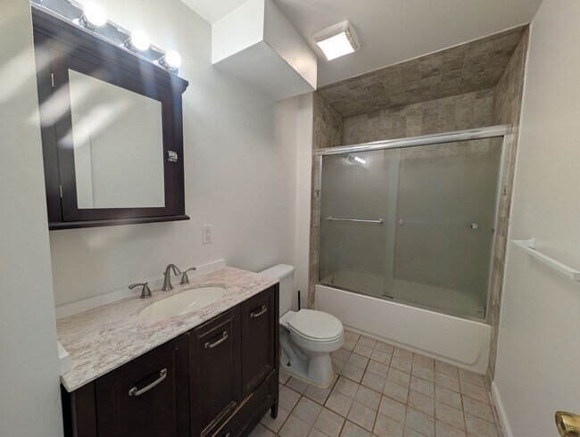 Building Photo - 511 Sewall Ave