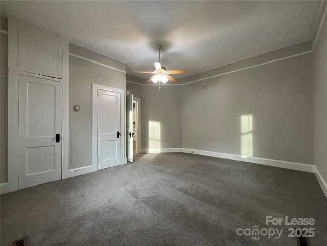 Building Photo - 607 Forest Ave