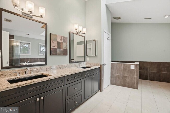 Building Photo - 6614 Corina Ct