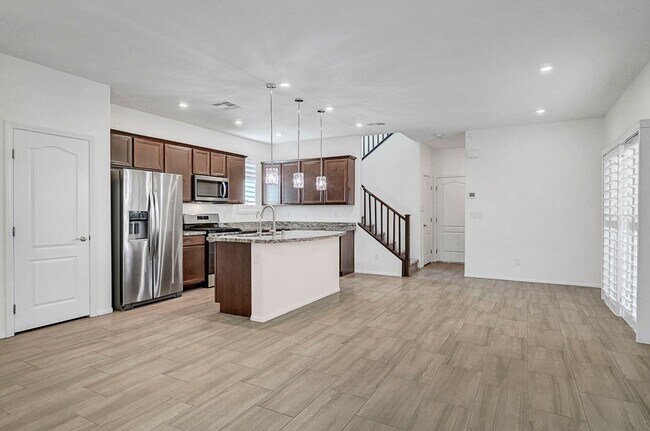 Building Photo - Stunning 3 Bedroom in Skye Canyon Master P...