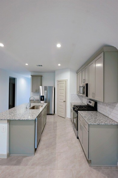 Building Photo - 5034 Pine Haven Lane