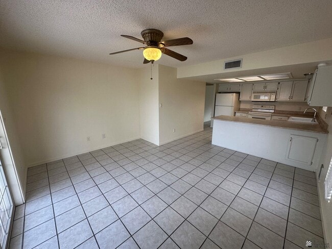 Building Photo - 784 W 37th St