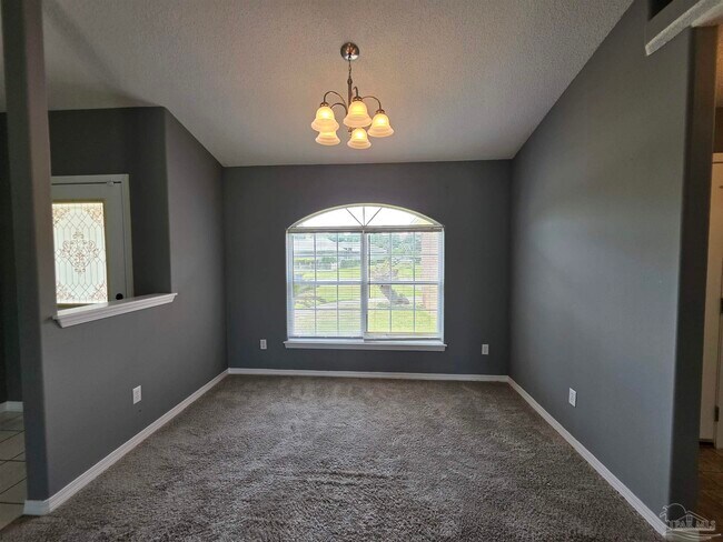 Building Photo - 6024 Yellow Rose Dr