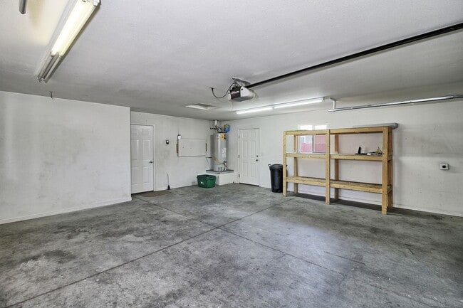 Building Photo - Lovely 3 bedroom, 2 bath home for rent in ...