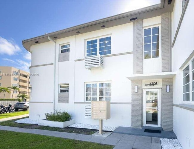 Building Photo - 7124 Bay Dr