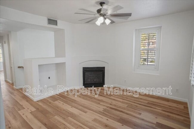 Building Photo - 28279 Canterbury Ct