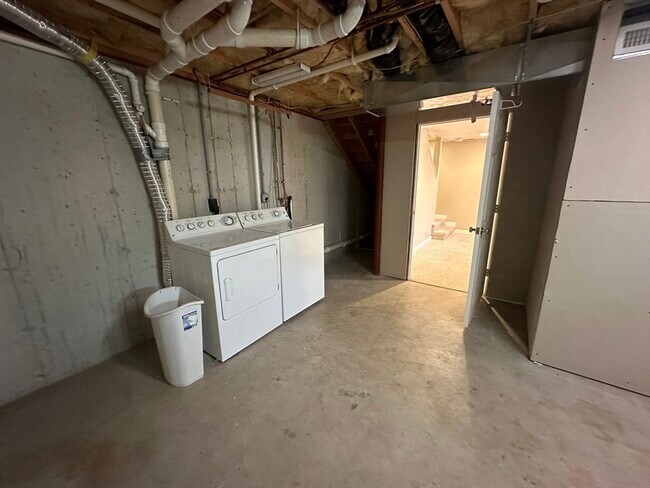 Building Photo - 47 Bower St