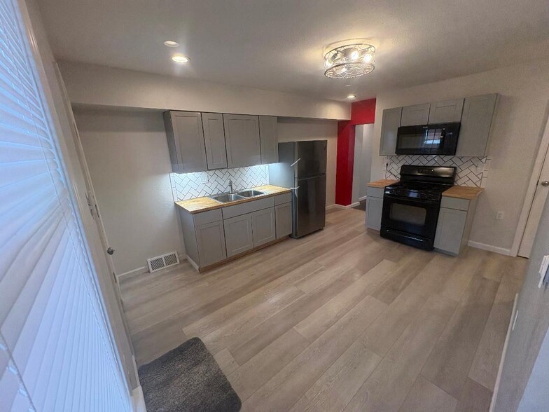 Primary Photo - 429 Monongahela Ave