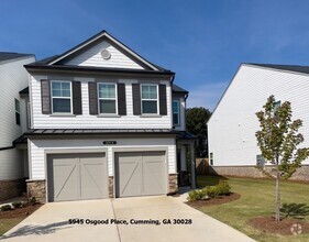 Building Photo - End Unit Townhome!