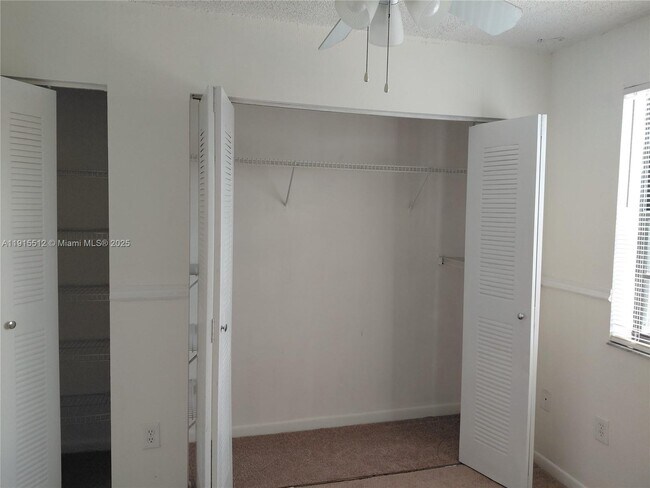 Building Photo - 999 Hamilton Dr