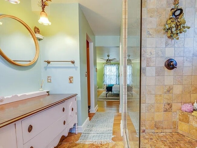 Building Photo - 1512 College St