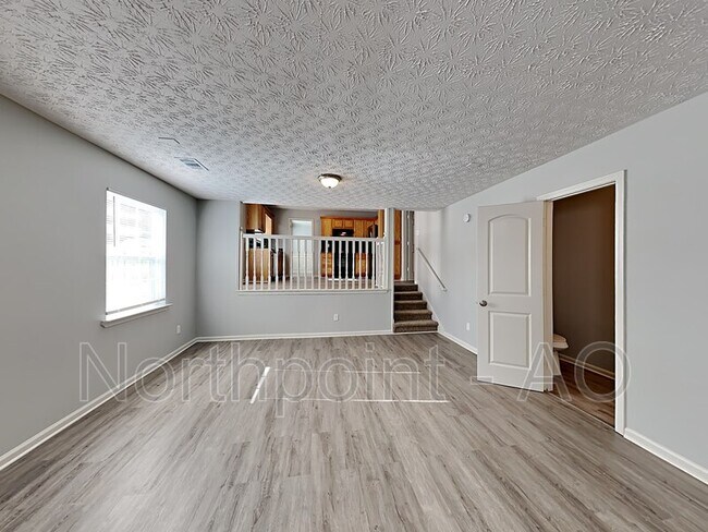 Building Photo - 421 Trinity Tr