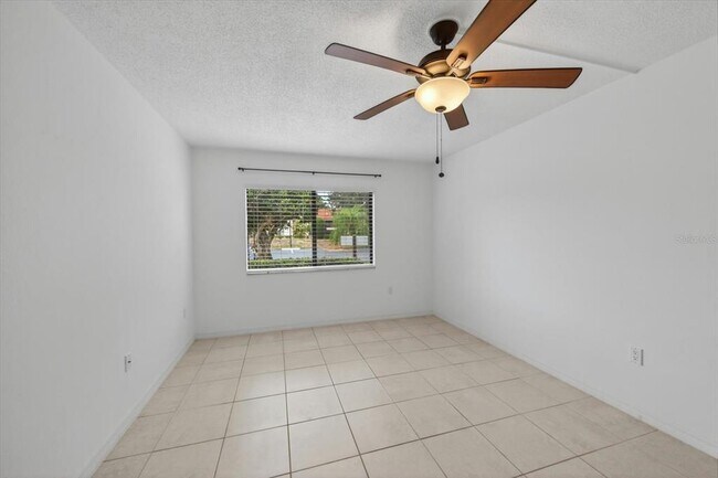 Building Photo - 5735 Gardens Dr