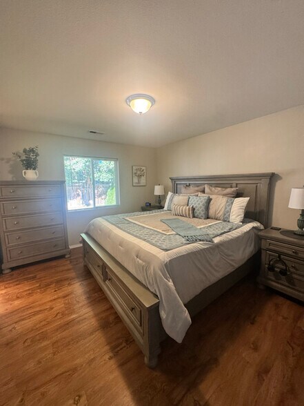 Building Photo - 4884 Thrush Ln