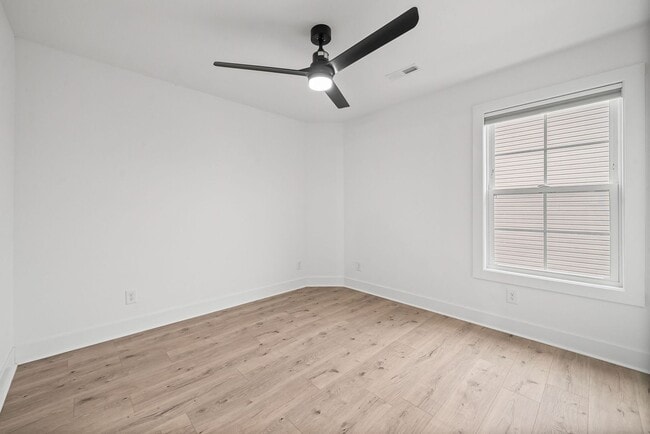 Building Photo - Pet Friendly Three Bedroom with Bonus!