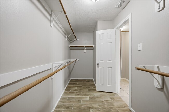 Building Photo - 2734 Trinity Glen Ln