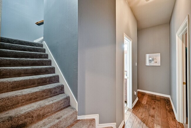 Building Photo - 1705 Fairfax Dr