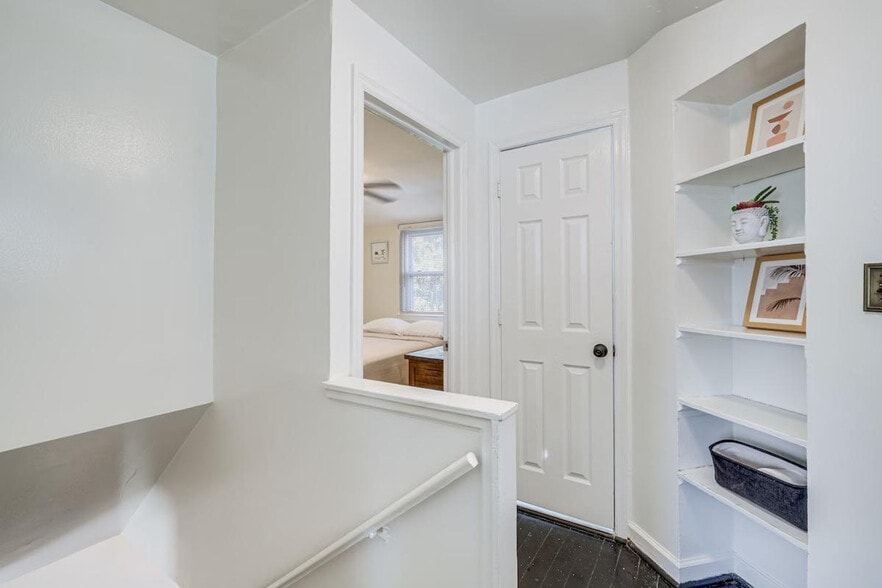 Building Photo - 2430 S Oakland St