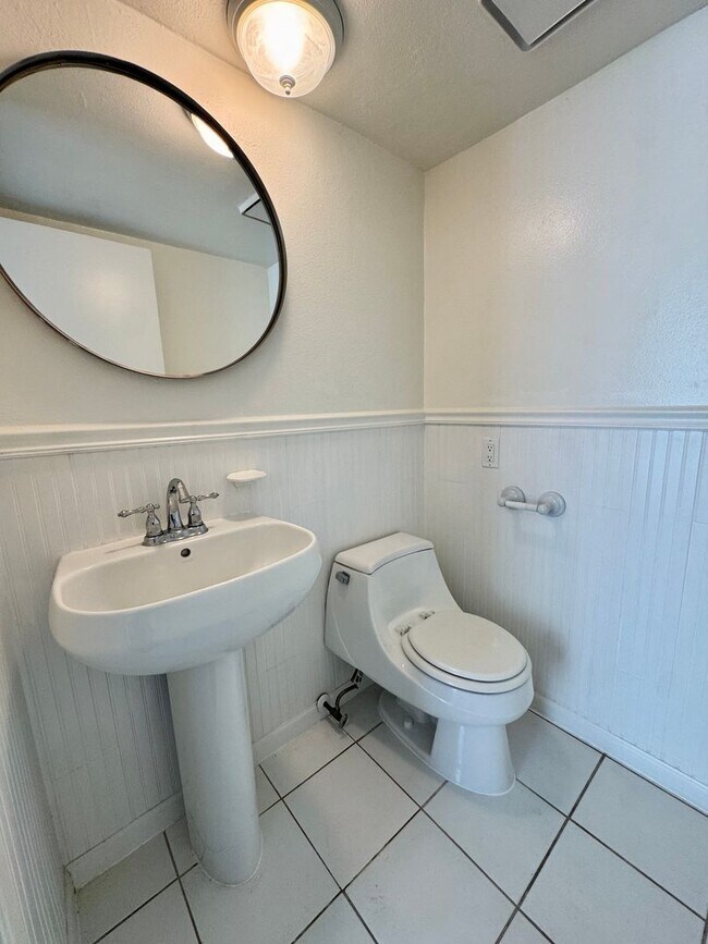 Building Photo - Large and Modern tri-level townhouse in Westwood minutes from Beverly Hills and UCLA