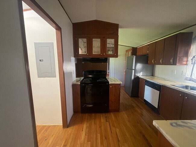 Building Photo - FOR RENT IN BREAUX BRIDGE!