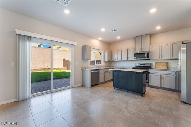 Building Photo - 7865 Rachelis St