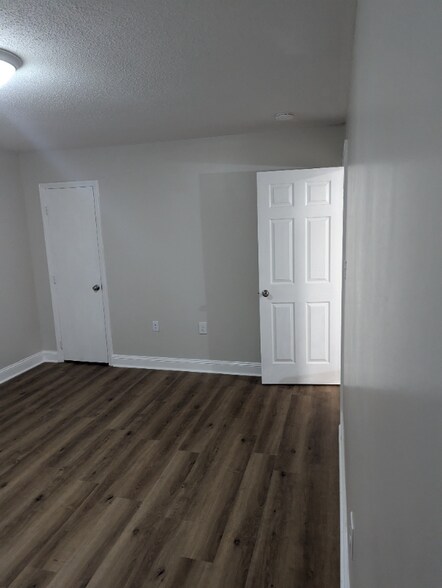 Building Photo - 1025 Hazelwood Dr